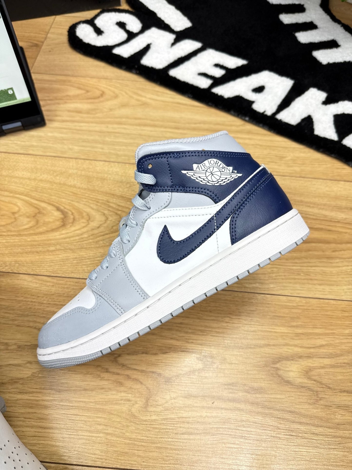 Nike Air Jordan 1 Mid (43)