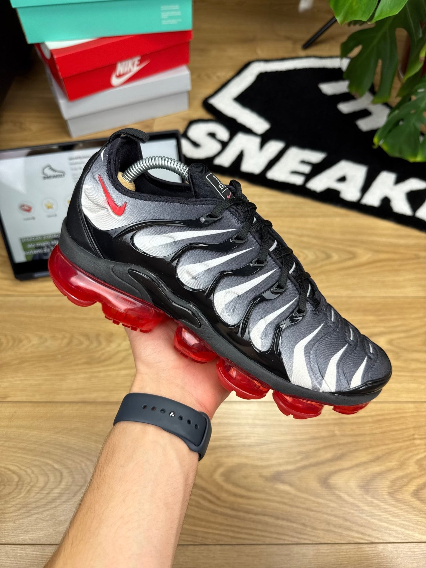 Nike Air Vapormax Plus (42.5)