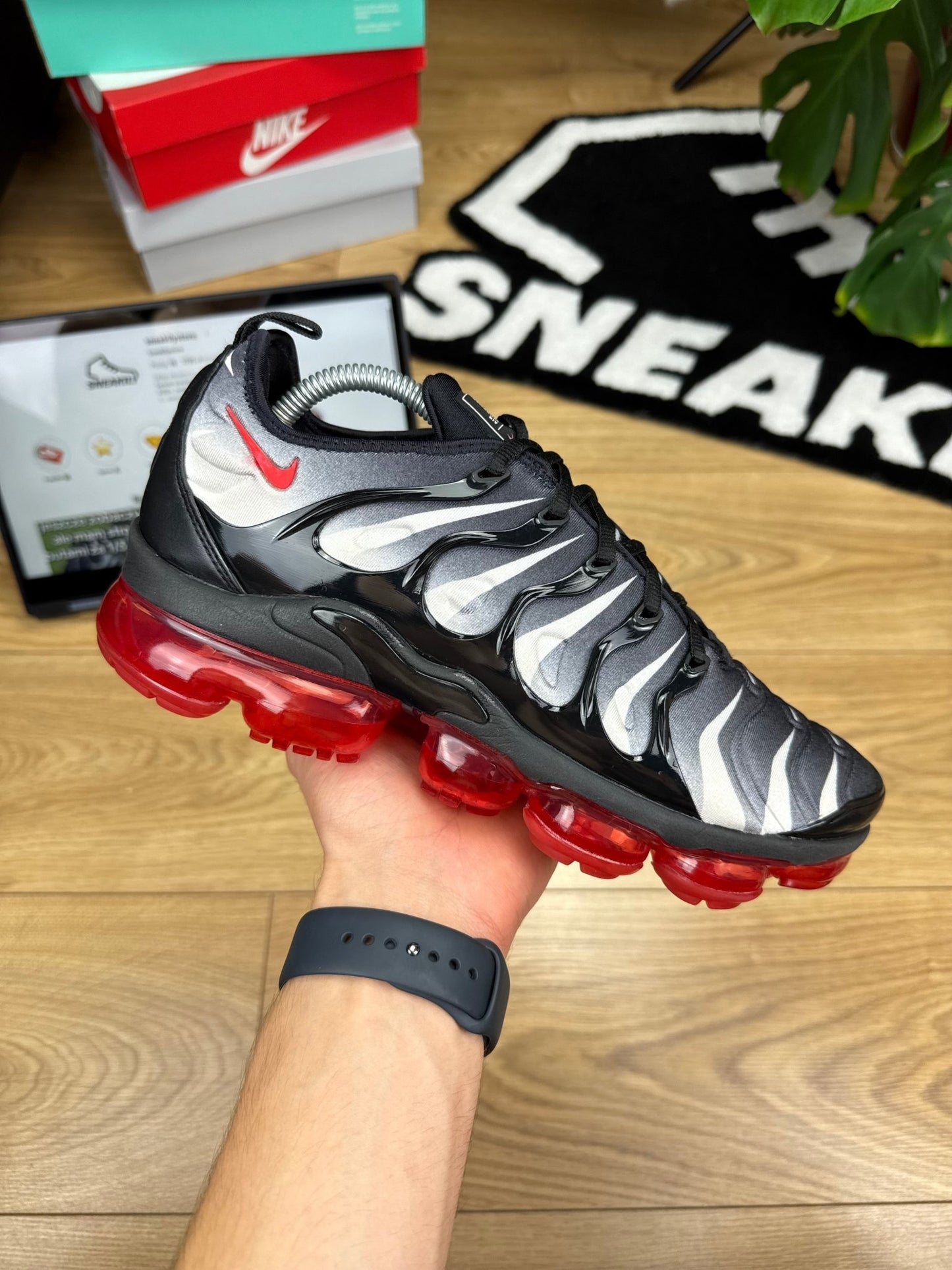 Nike Air Vapormax Plus (42.5)