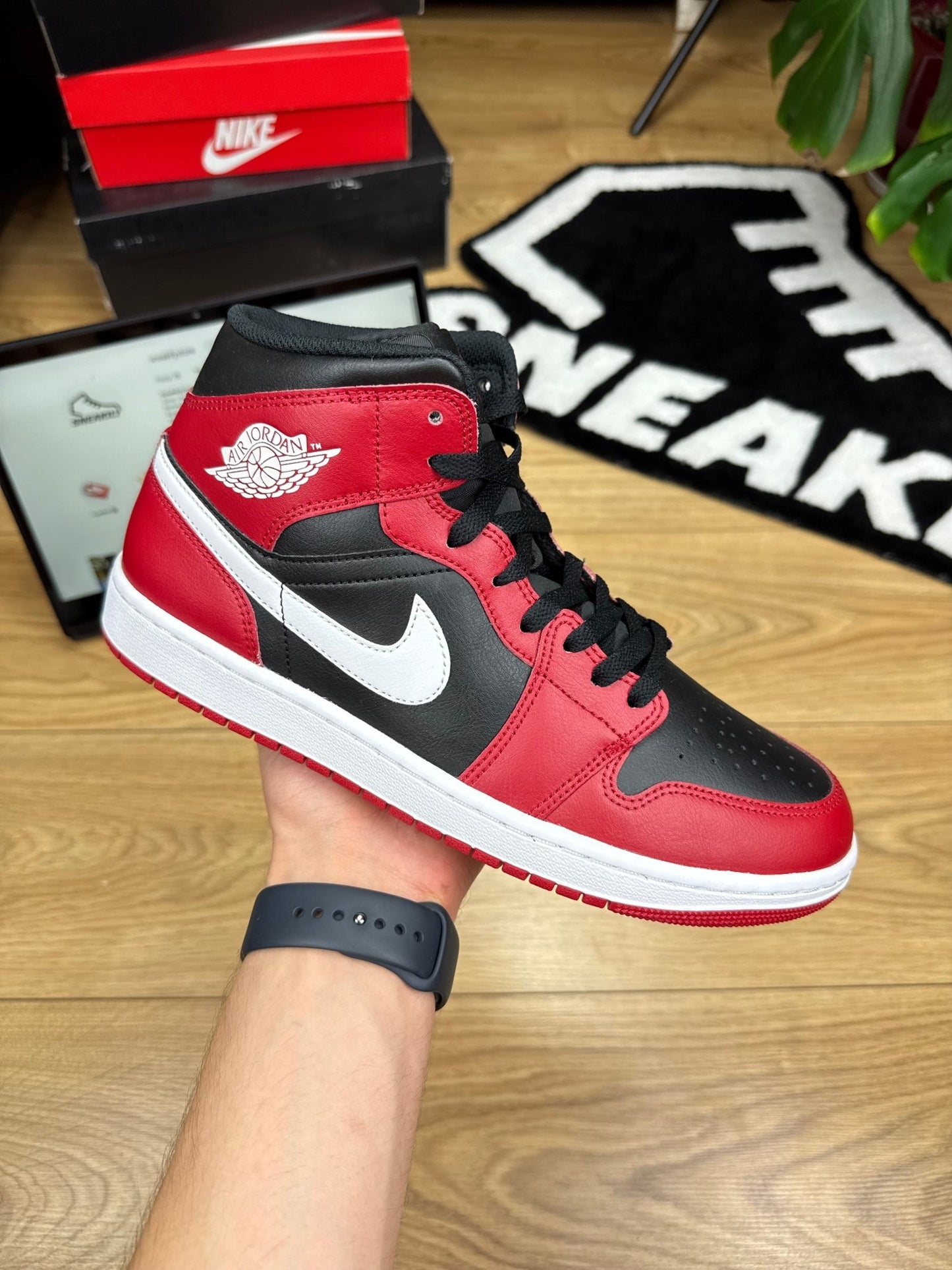 Nike Air Jordan 1 Mid (44)