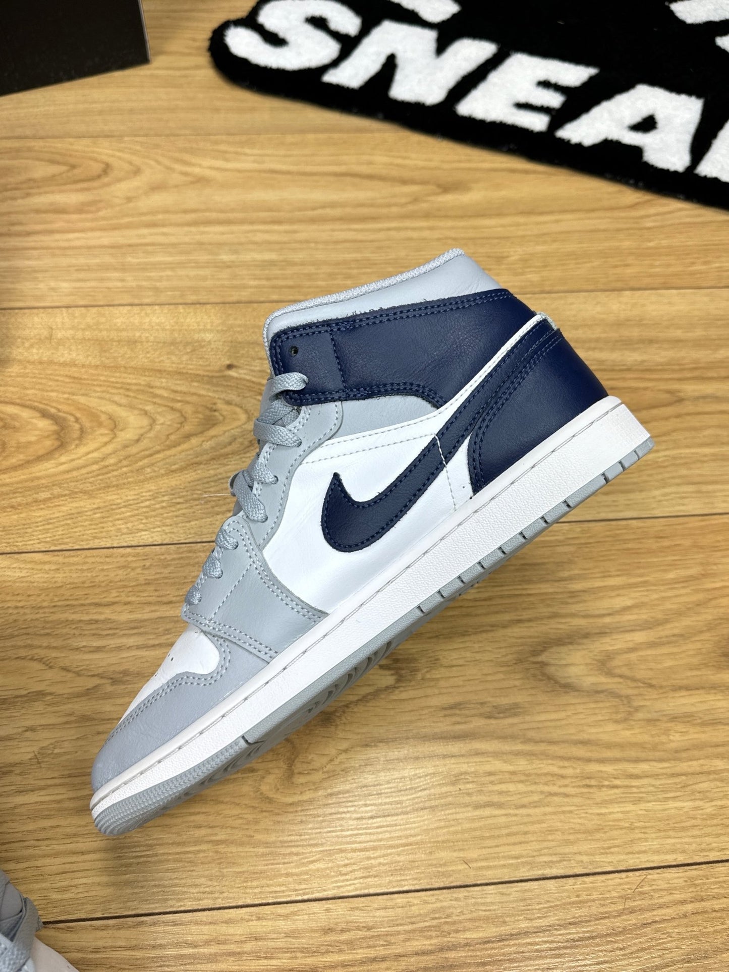 Nike Air Jordan 1 Mid (44)