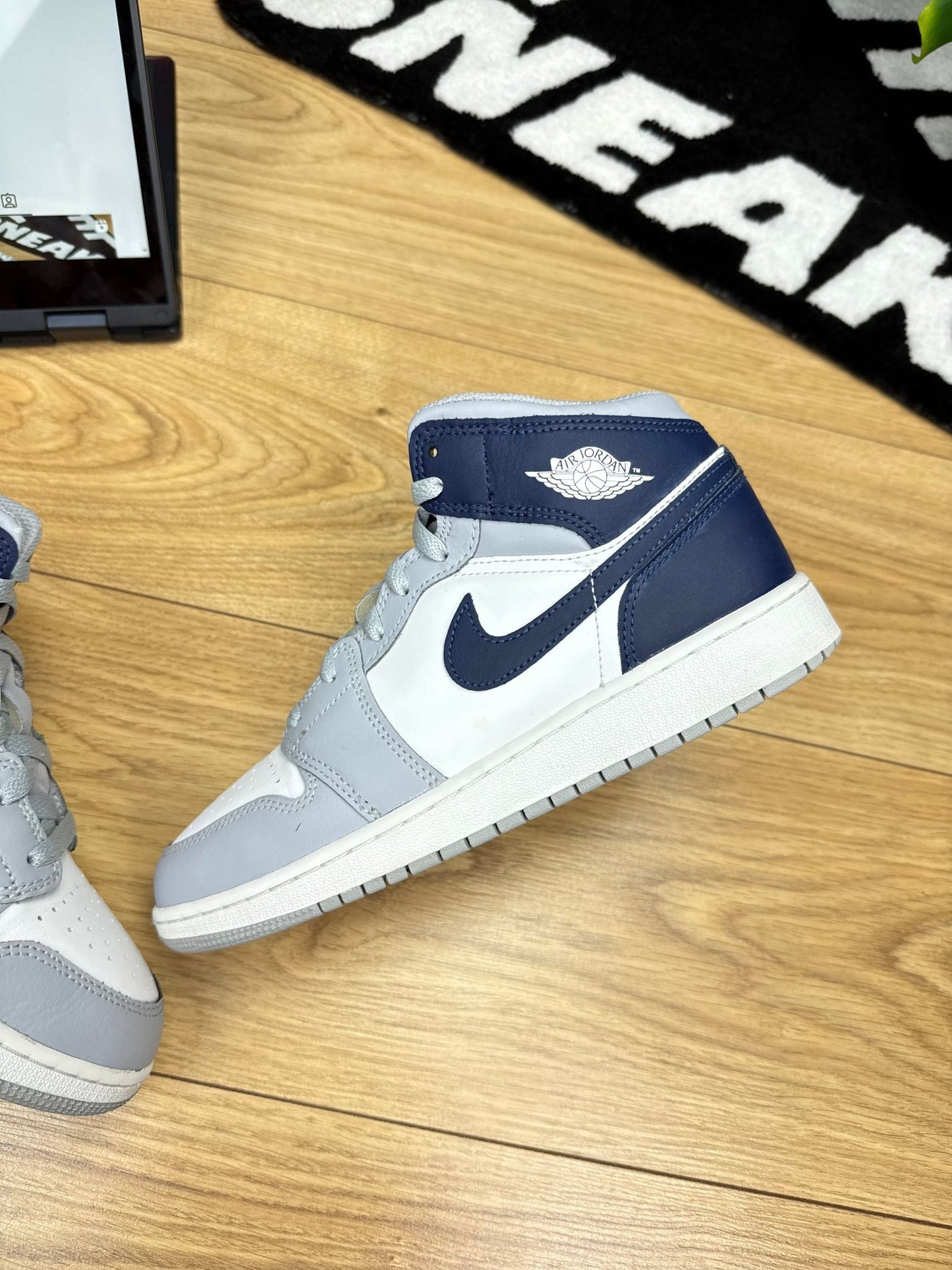 Nike Air Jordan 1 Mid (39)