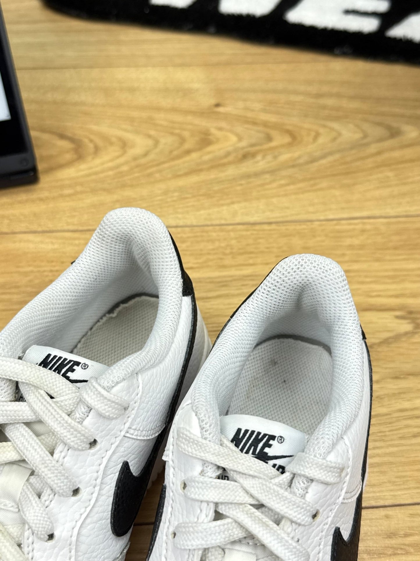 Nike Air Force 1 Low (37.5)