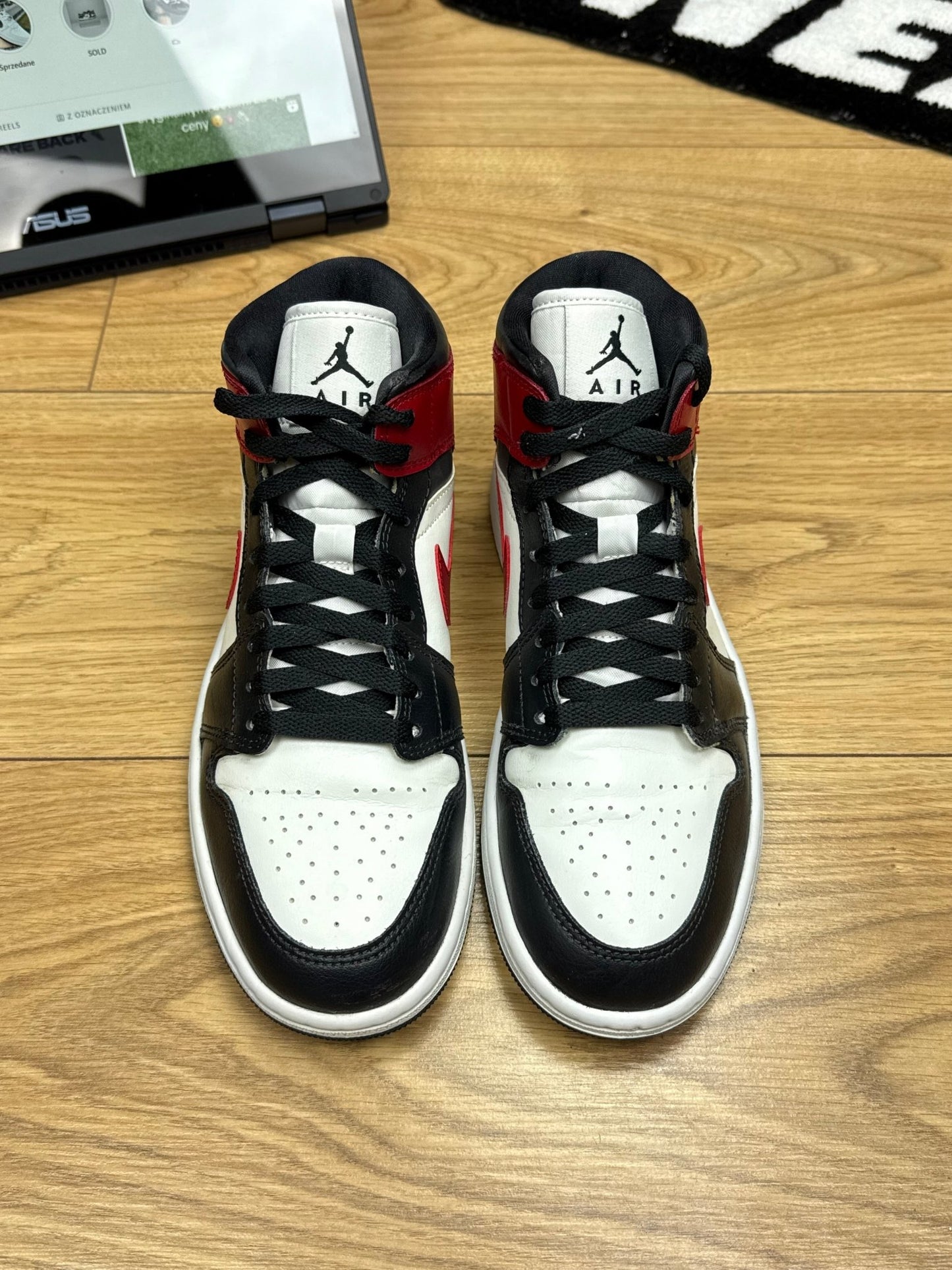 Nike Air Jordan 1 Mid (40)