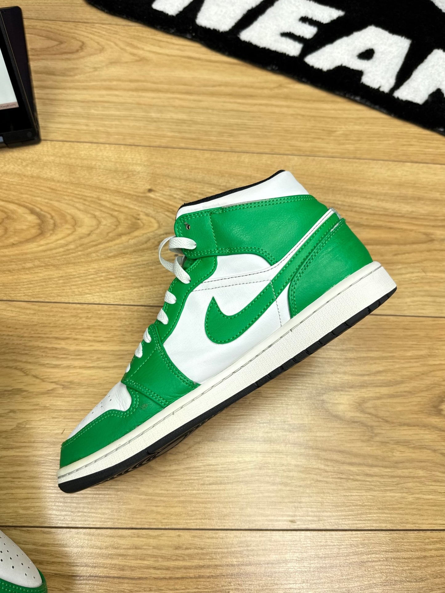 Nike Air Jordan 1 Mid (42)