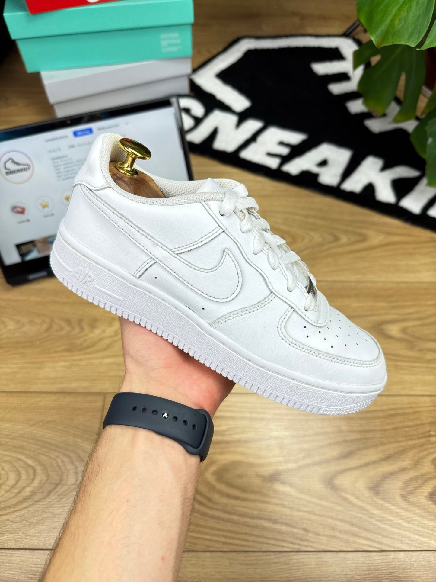Nike Air Force 1 Low (37.5)
