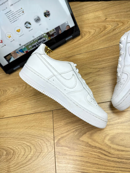 Nike Air Force 1 Low (37.5)