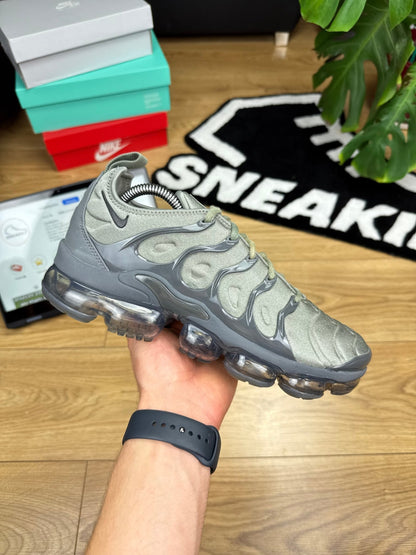 Nike Air Vapormax Plus (42.5)