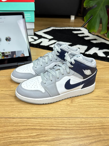 Nike Air Jordan 1 Mid (39)