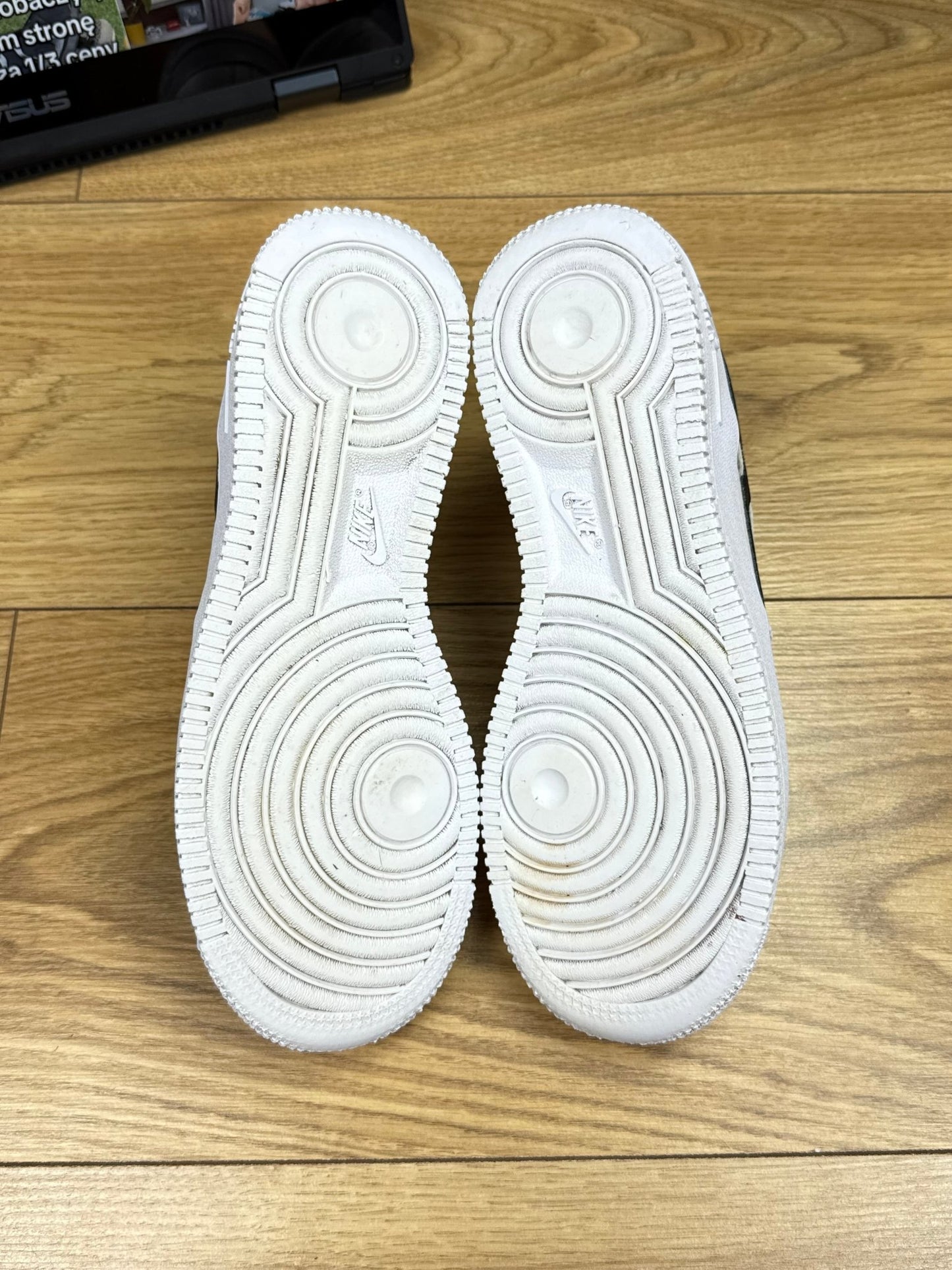 Nike Air Force 1 Low (37.5)