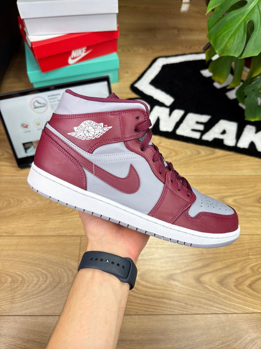 Nike Air Jordan 1 Mid (45.5)