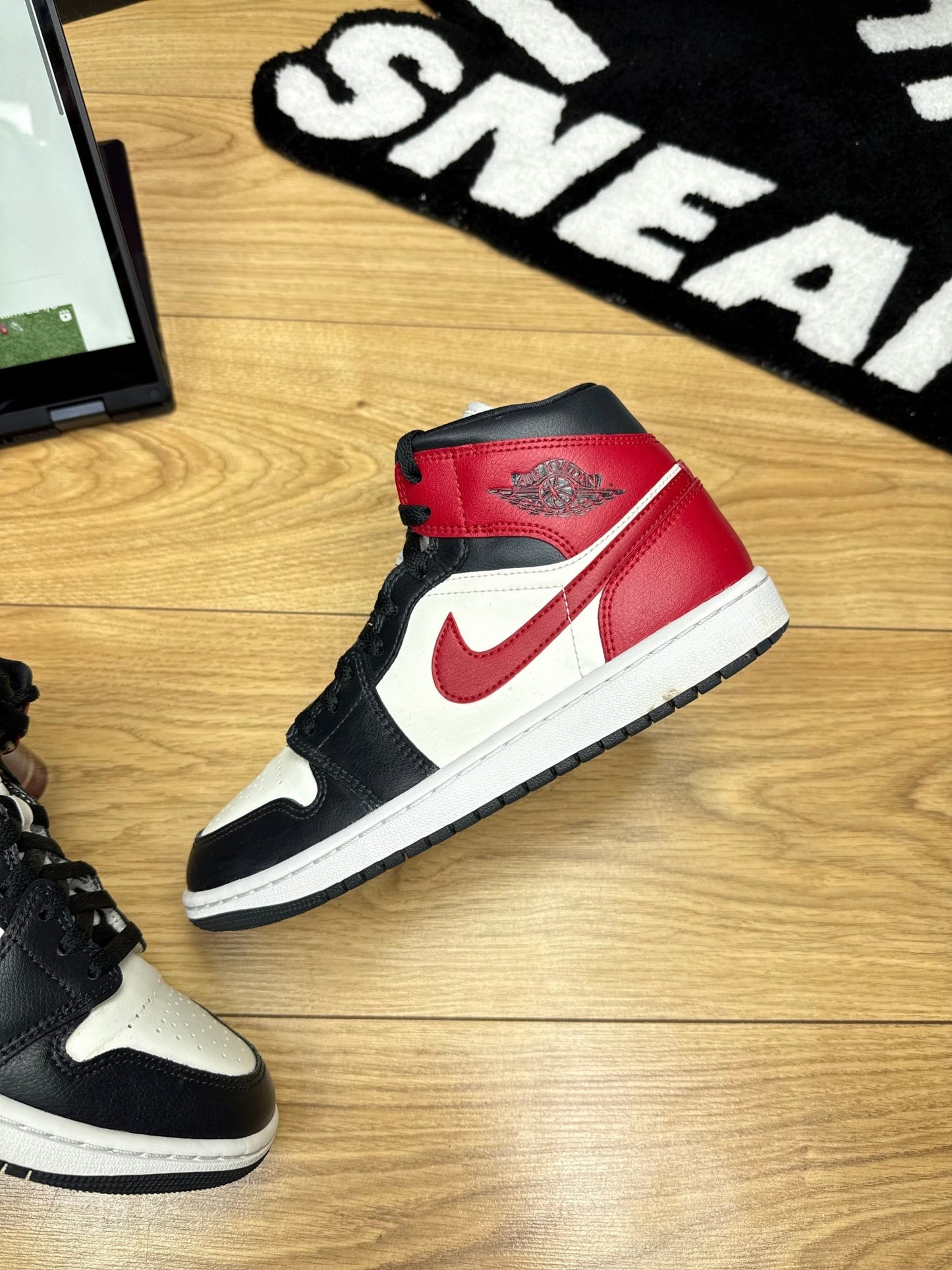 Nike Air Jordan 1 Mid (40)