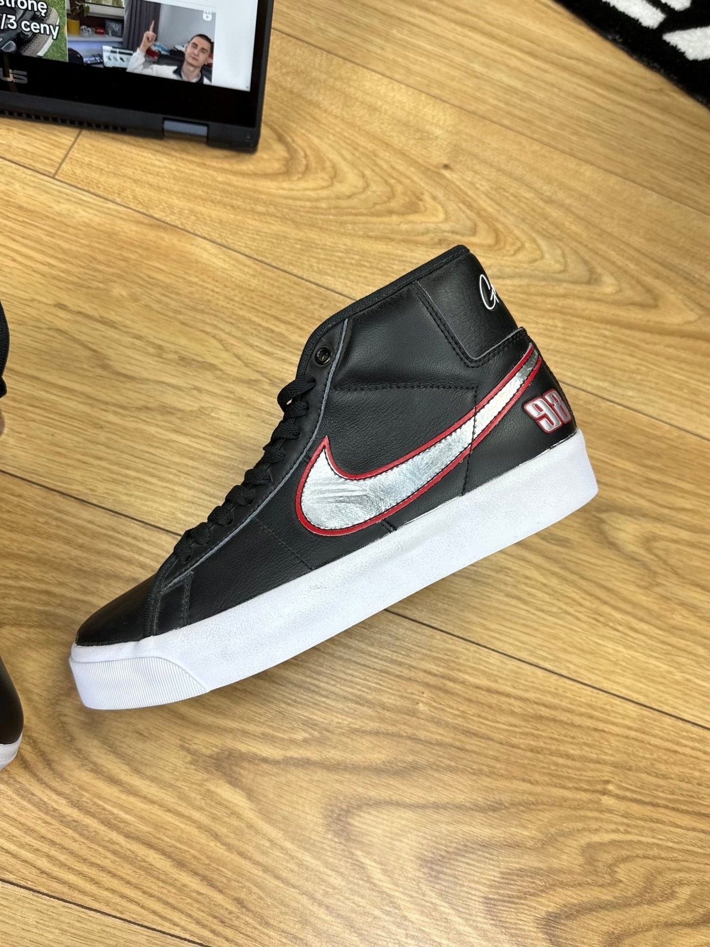Nike Blazer Mid “El Camino” Blazer Mid El Camino Black Red — buty sportowe męskie nowe rozmiar 40.5, widok z góry na wewnętrzną stronę butów