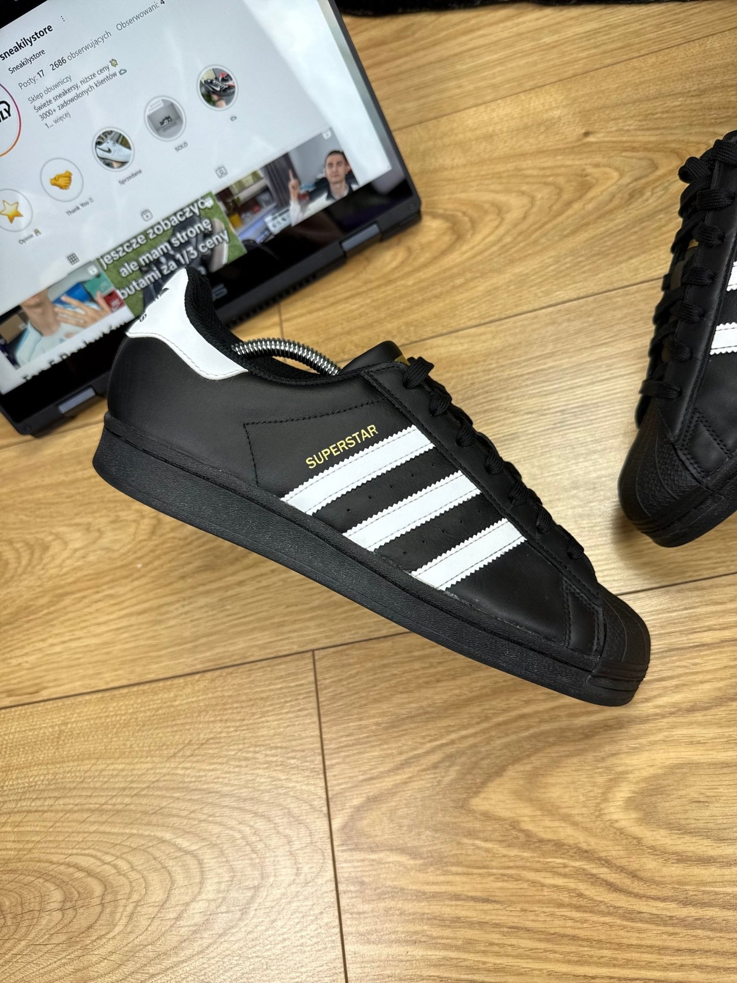 Adidas Superstar (42 2/3)