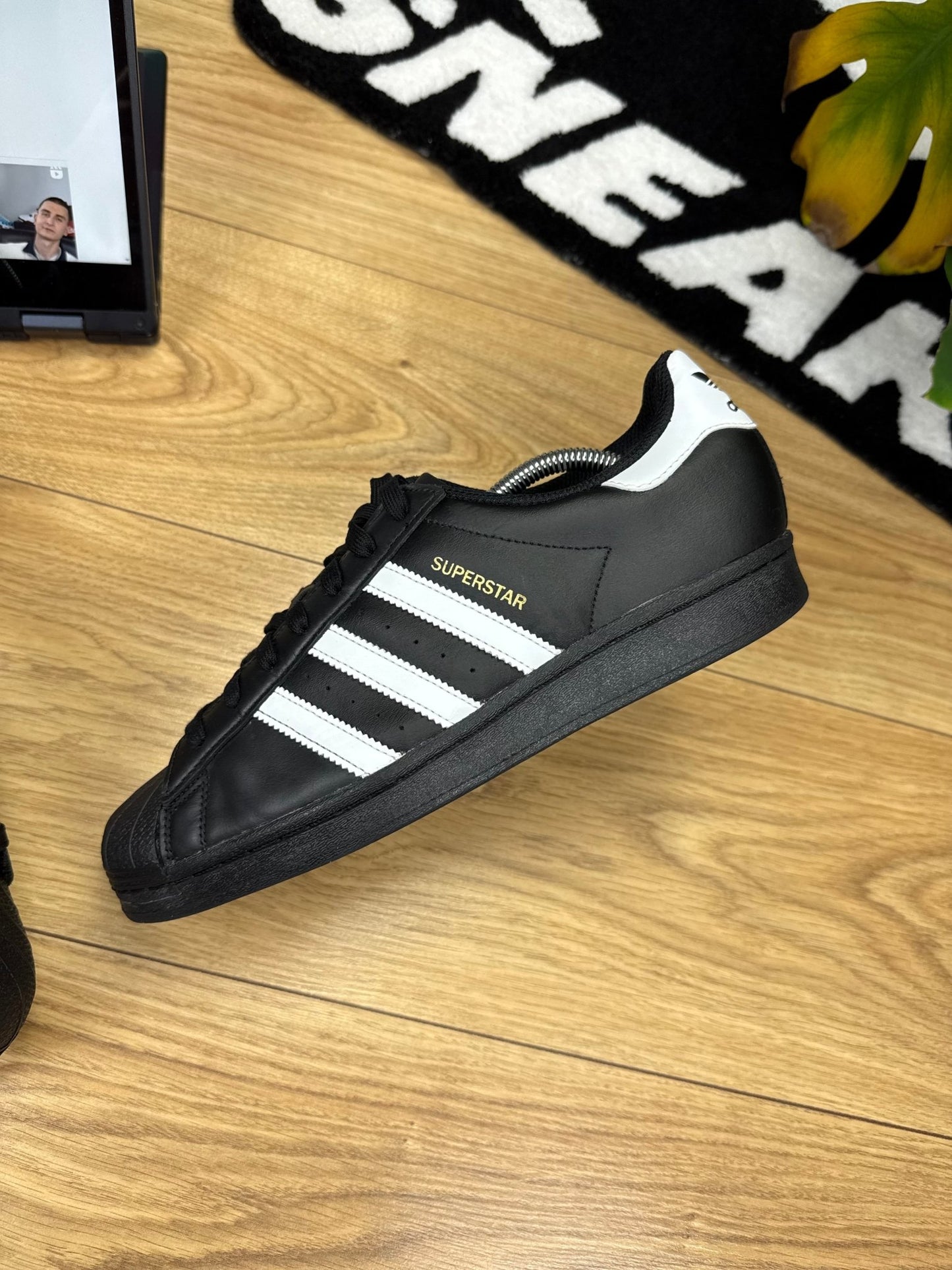 Adidas Superstar (42 2/3)