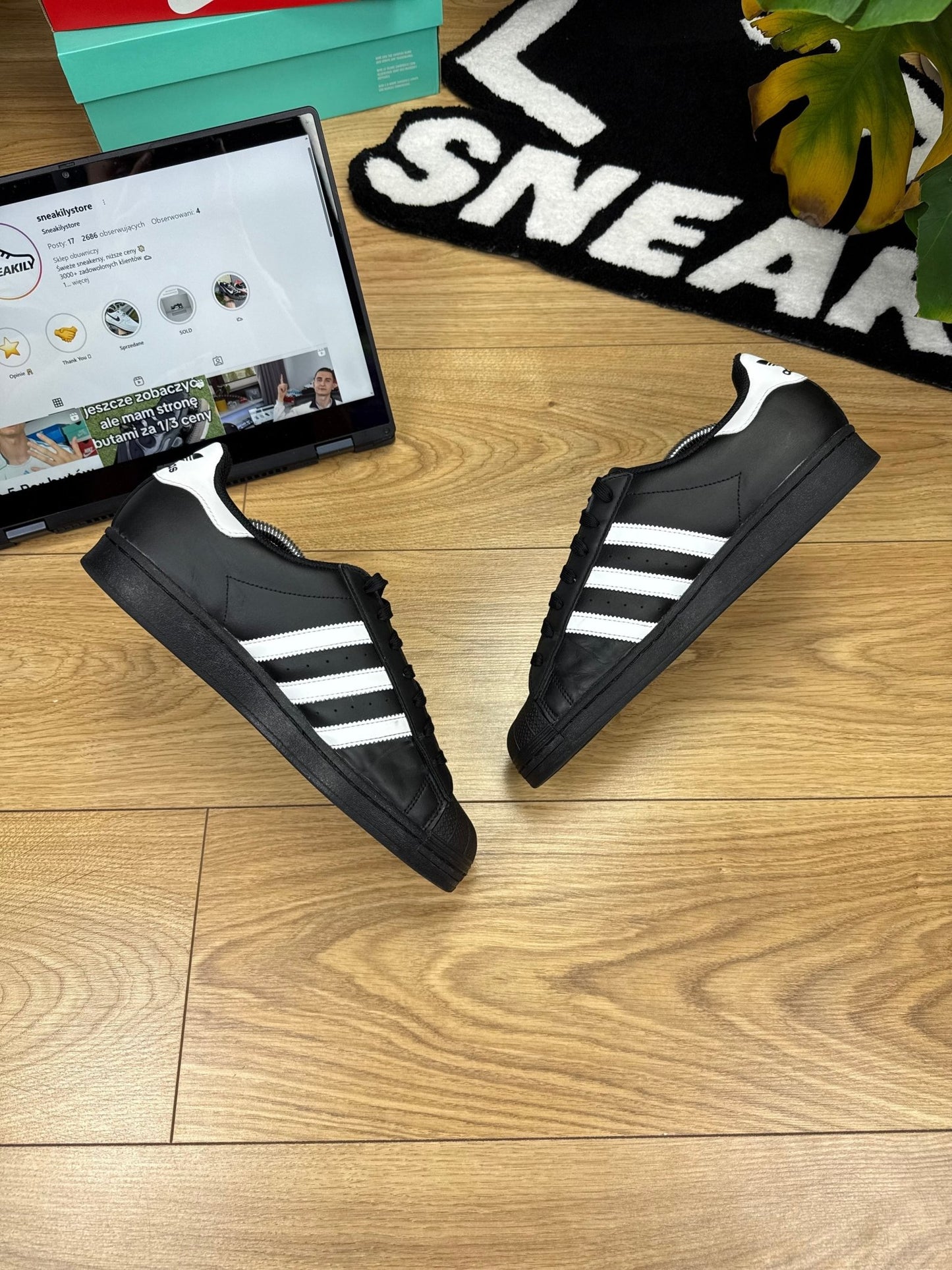 Adidas Superstar (42 2/3)