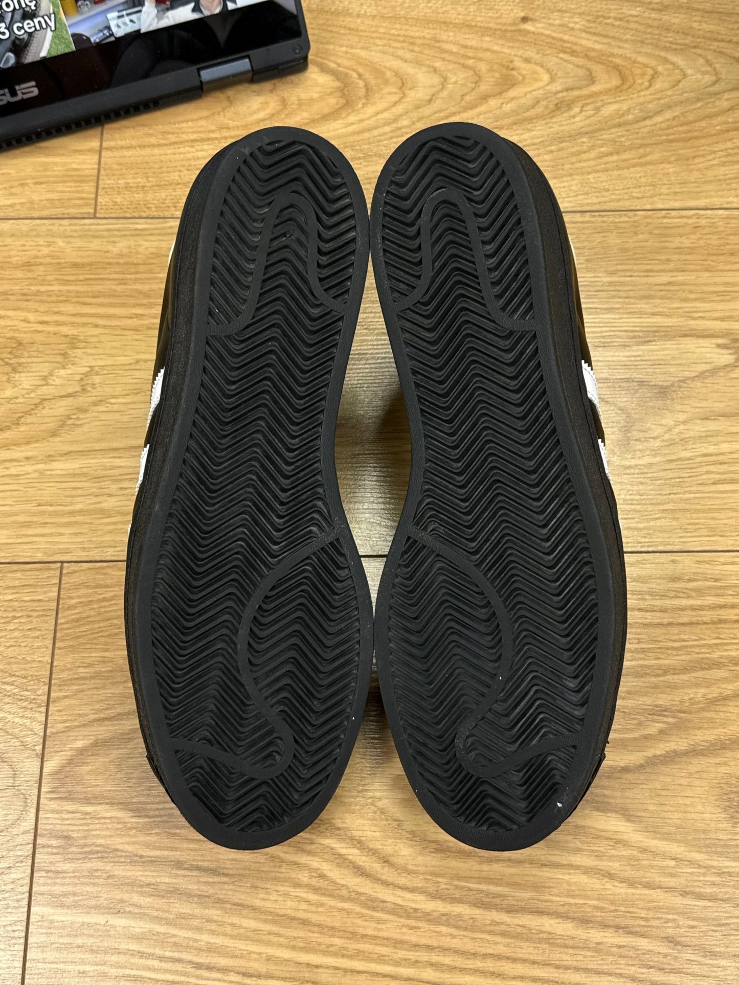 Adidas Superstar (42 2/3)