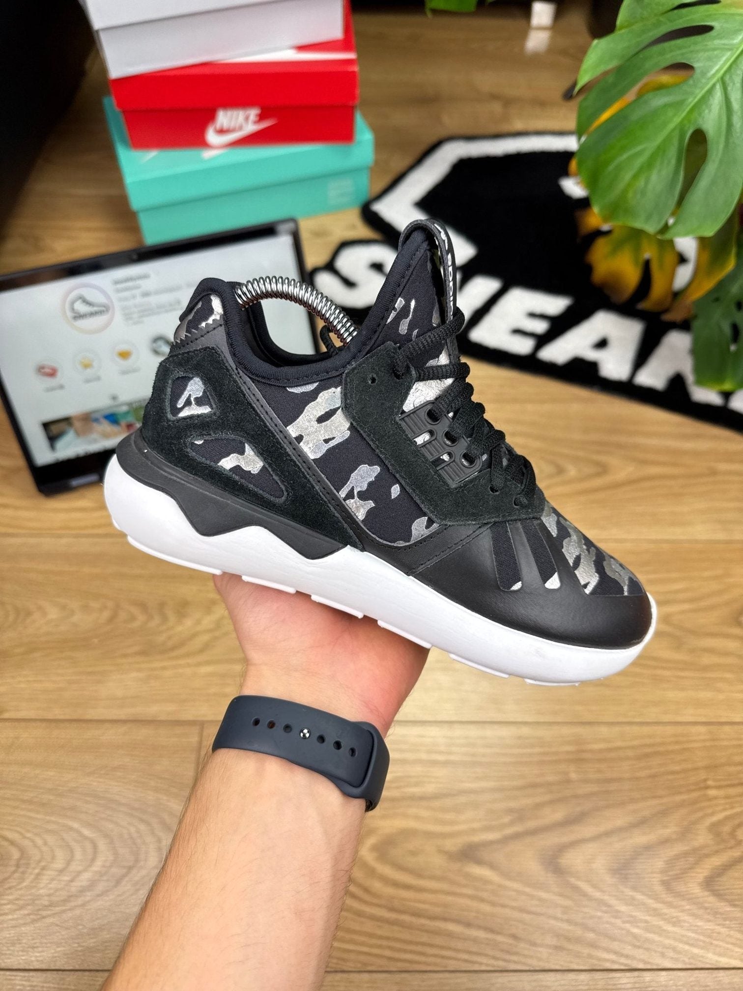 Adidas Tubular Runner Tubular Runner Black Silver — buty sportowe damskie nowe rozmiar 36, widok z góry na zewnętrzną stronę butów