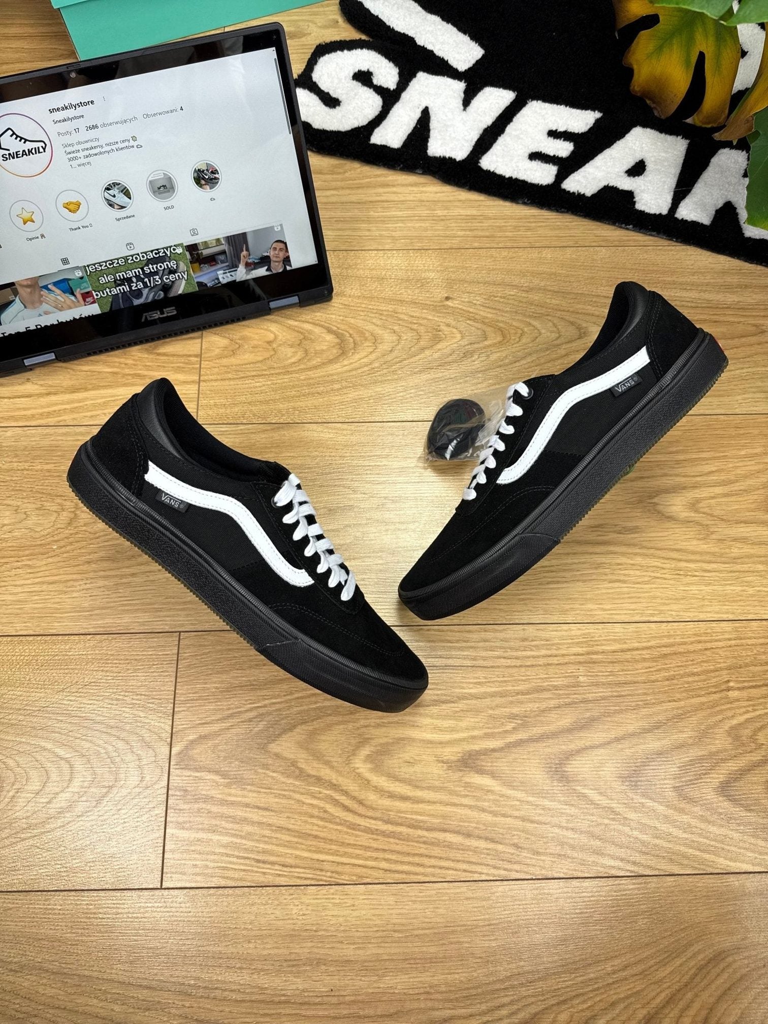 Vans Gilbert Crockett “Blackout” Crockett Blackout — buty sportowe męskie nowe rozmiar 40.5, widok z góry na zewnętrzną stronę butów