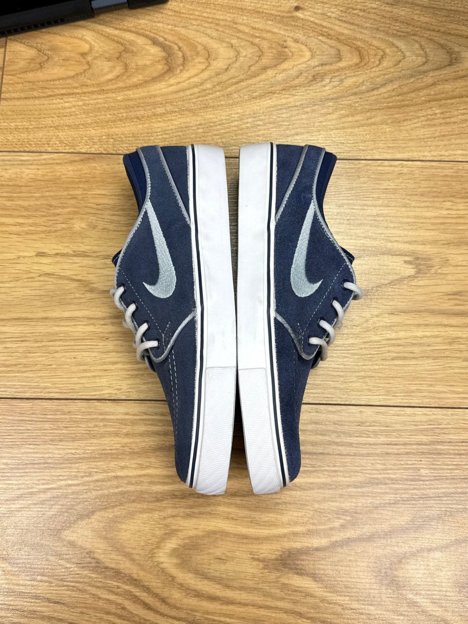 Nike Stefan Janoski Low Janoski Binary Blue — buty sportowe damskie nowe rozmiar 36, widok z góry na zewnętrzną stronę butów