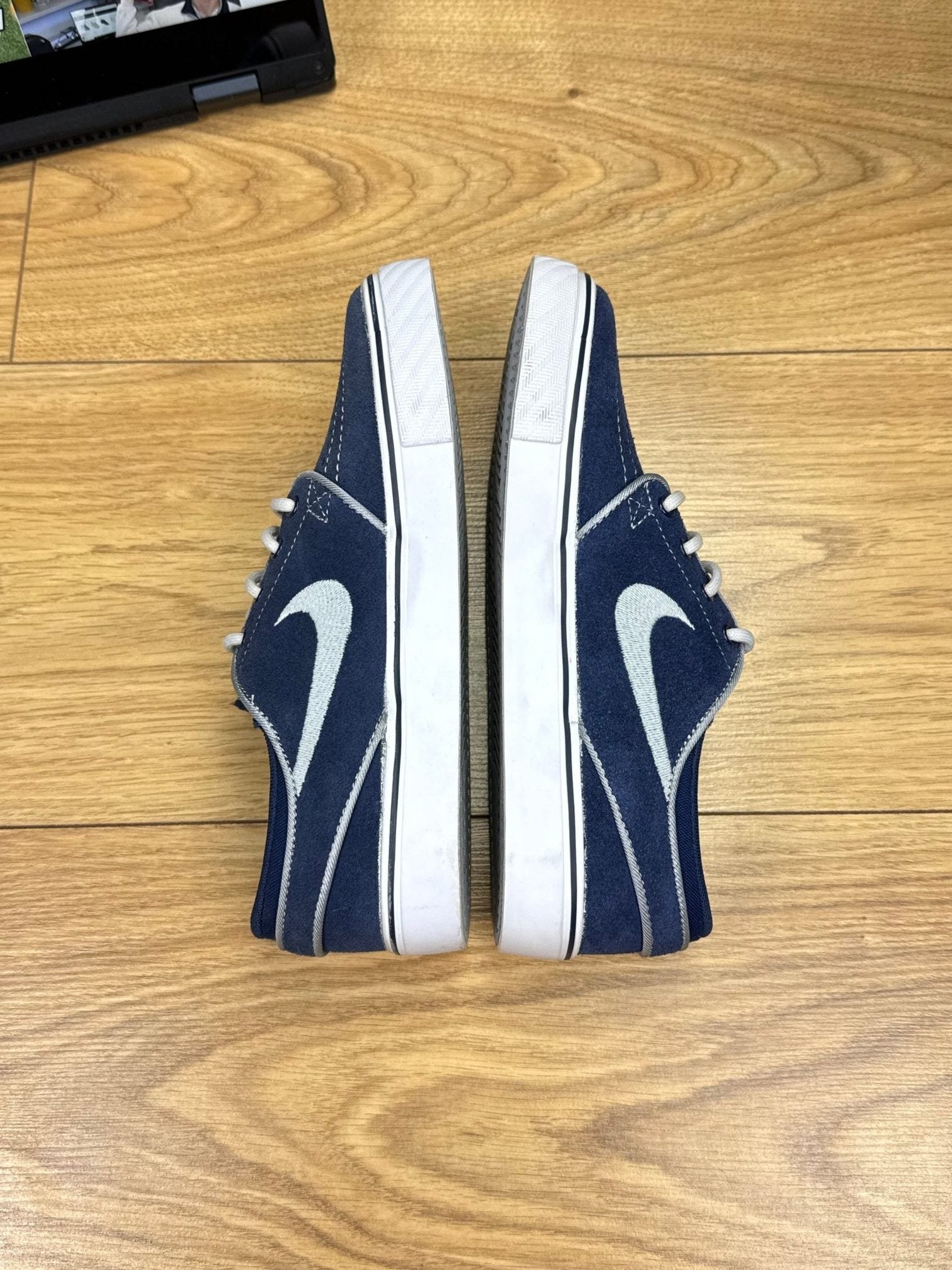 Nike Stefan Janoski Low Janoski Binary Blue — buty sportowe damskie nowe rozmiar 36, zewnętrzny panel prawego buta