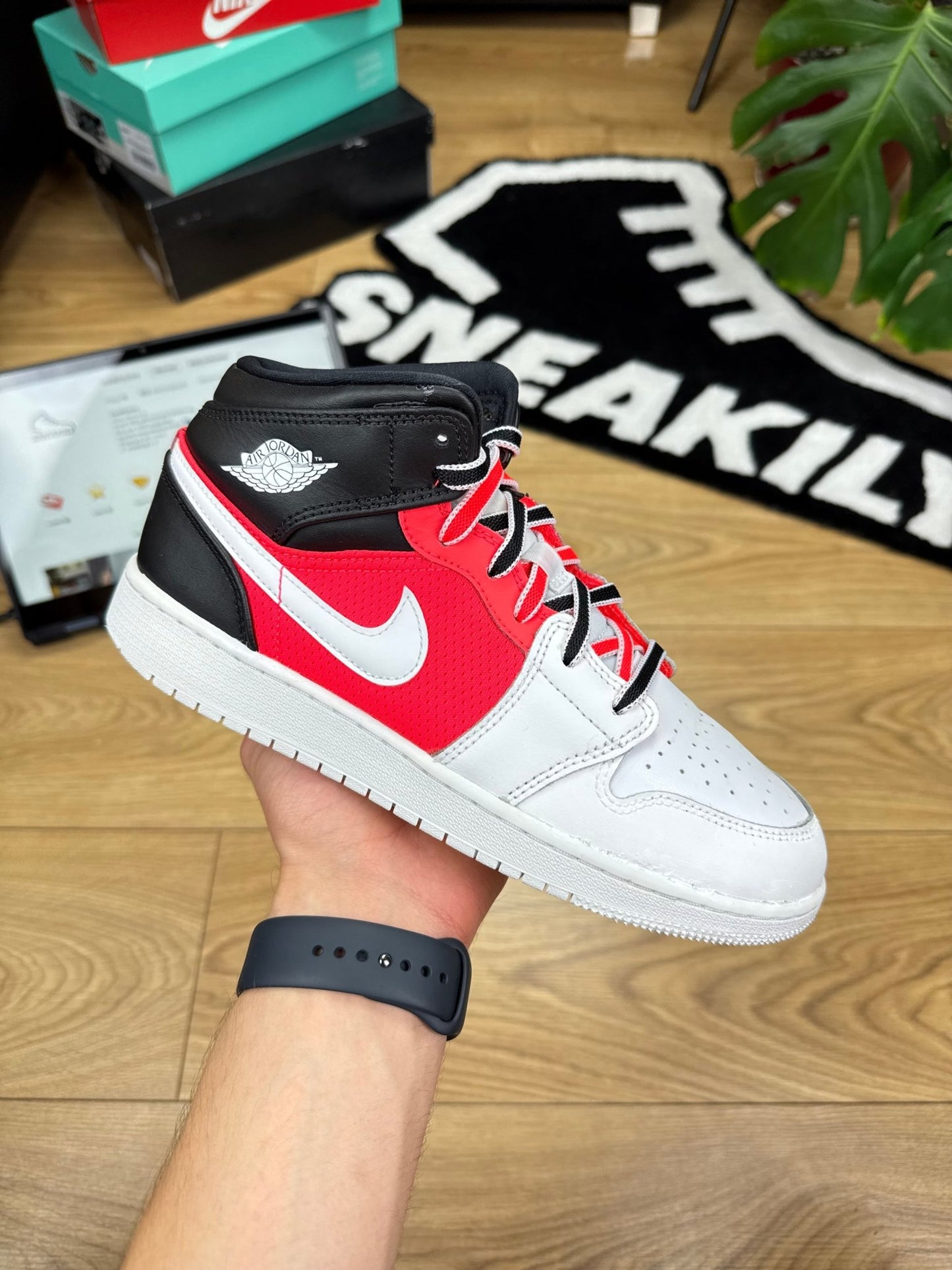 Nike Air Jordan 1 Mid (40)