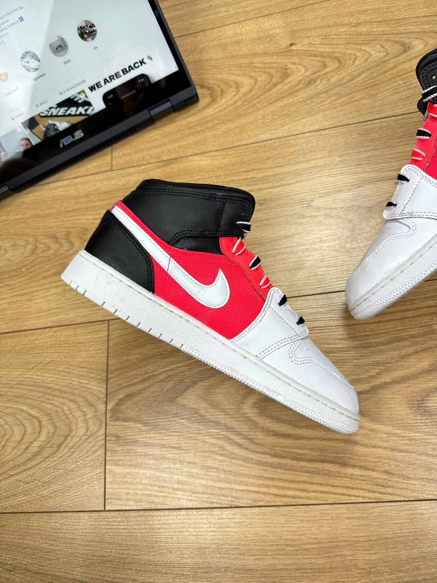 Nike Air Jordan 1 Mid (40)