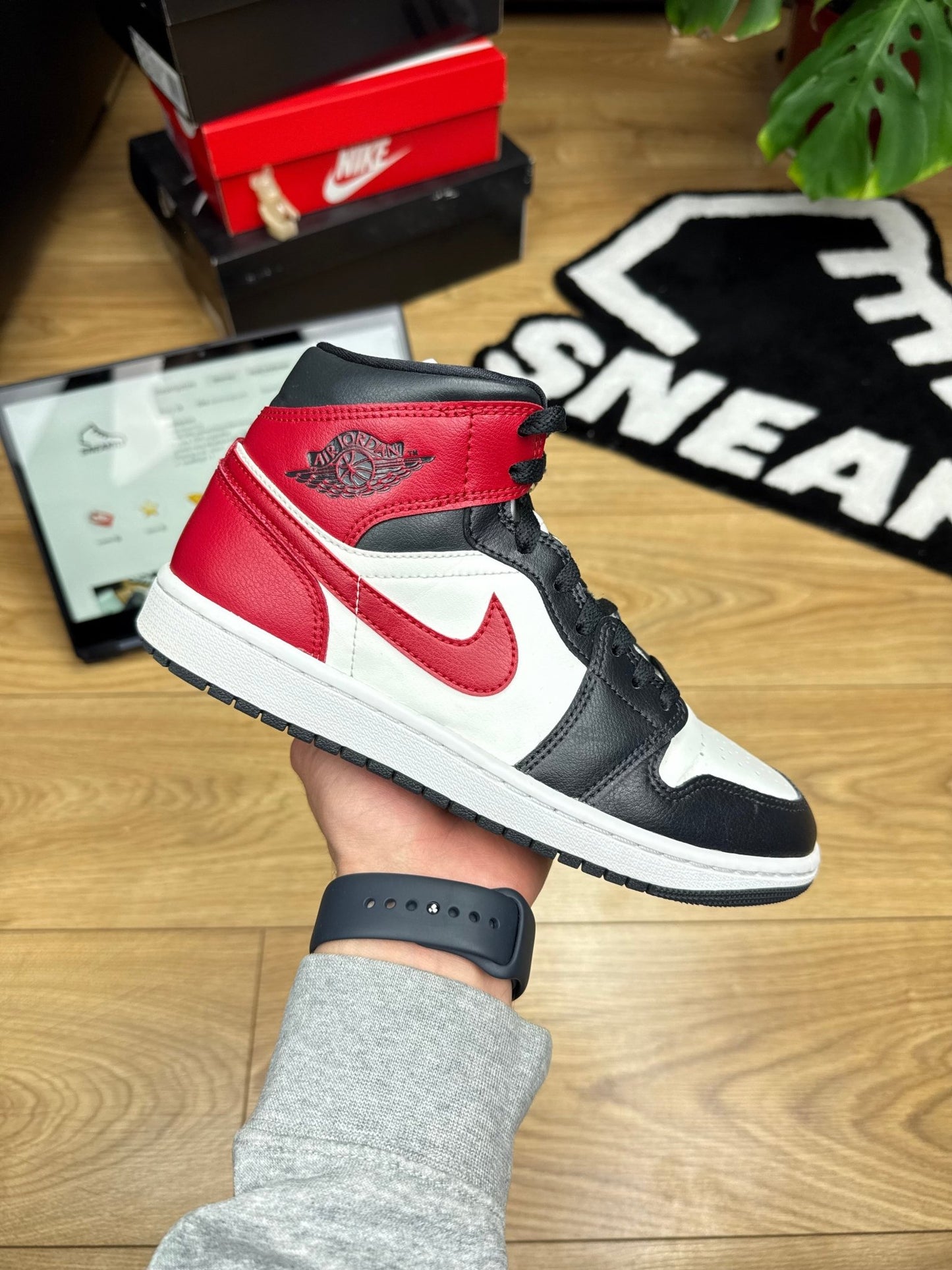 Nike Air Jordan 1 Mid (40)