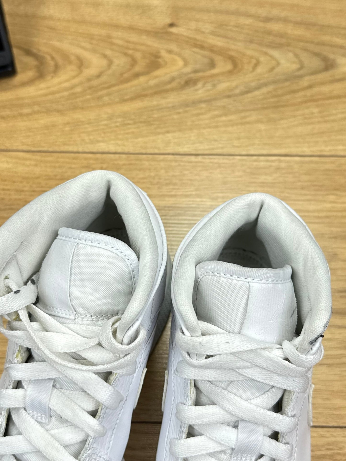 Nike Air Jordan 1 Mid (37.5)