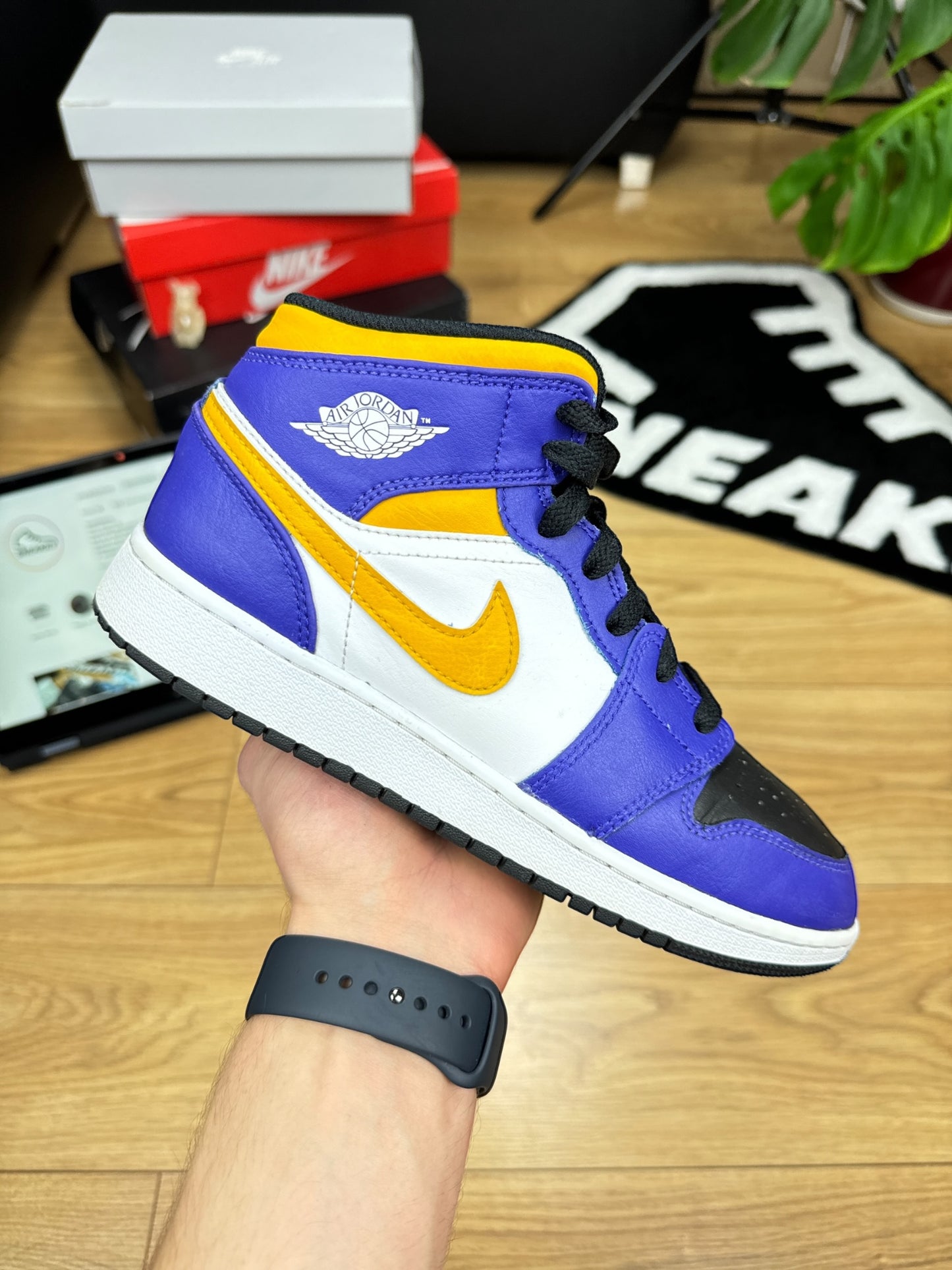 Nike Air Jordan 1 Mid (38.5)