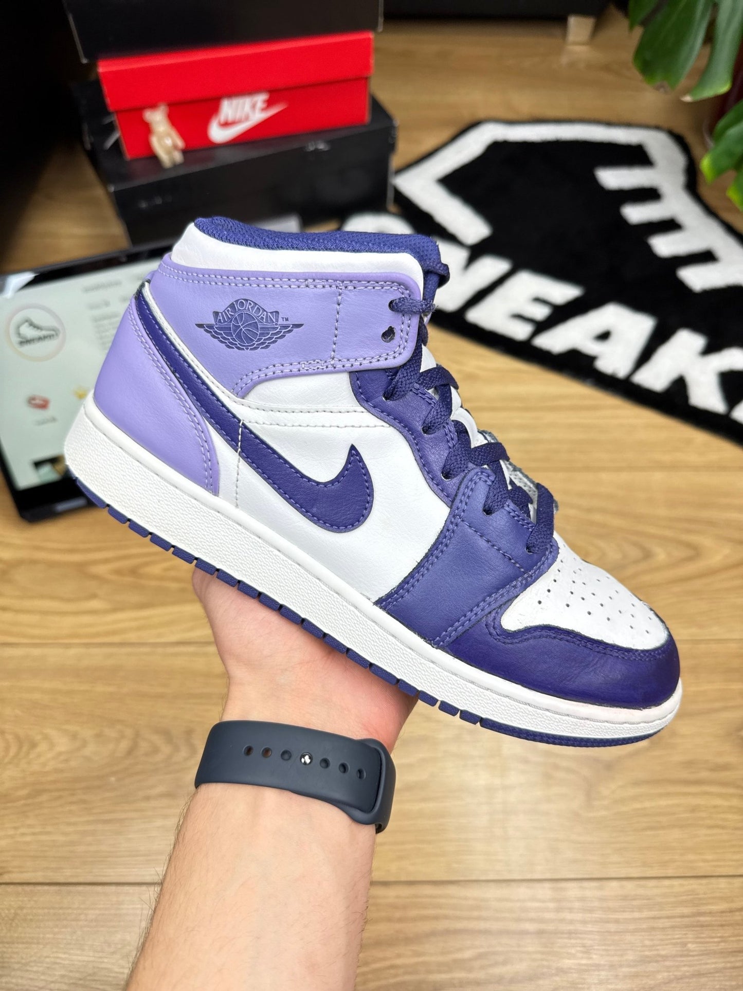 Nike Air Jordan 1 Mid (40)