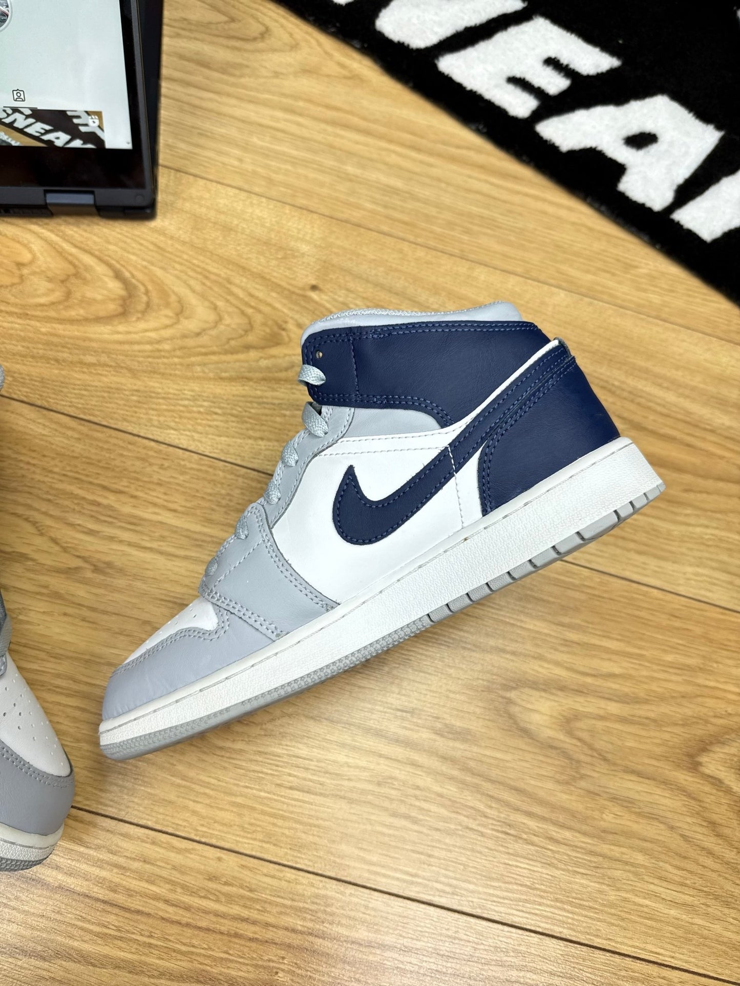 Nike Air Jordan 1 Mid (39)