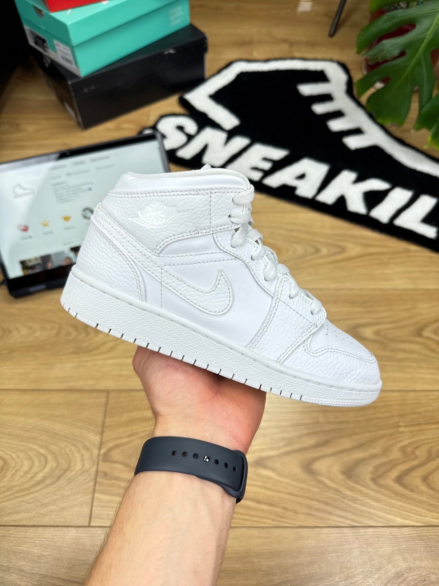 Nike Air Jordan 1 Mid (37.5)