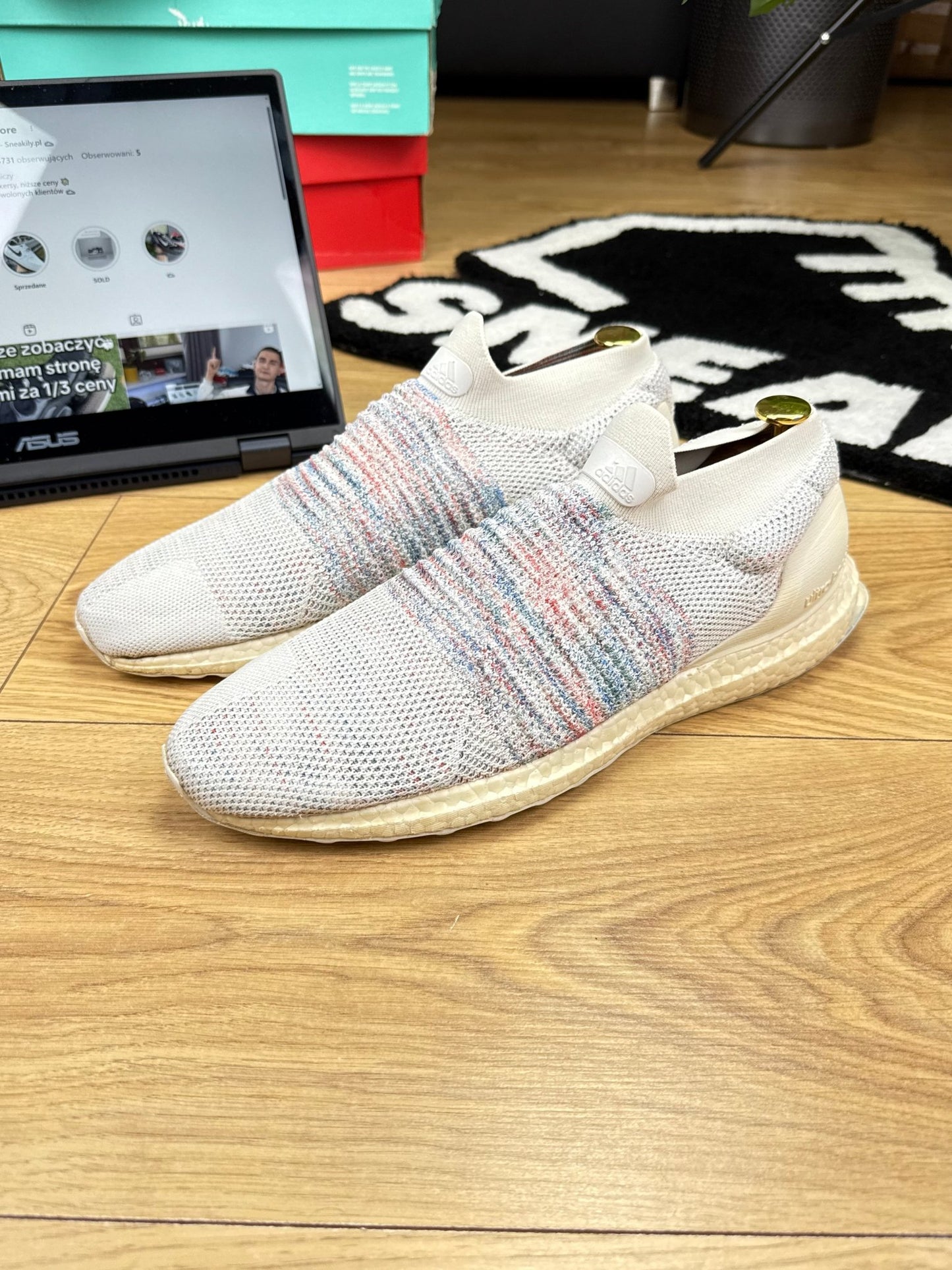 Adidas UltraBoost Laceless (45 1/3)