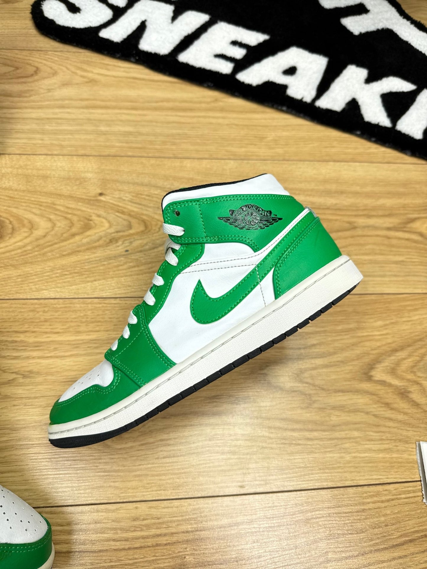 Nike Air Jordan 1 Mid (42)