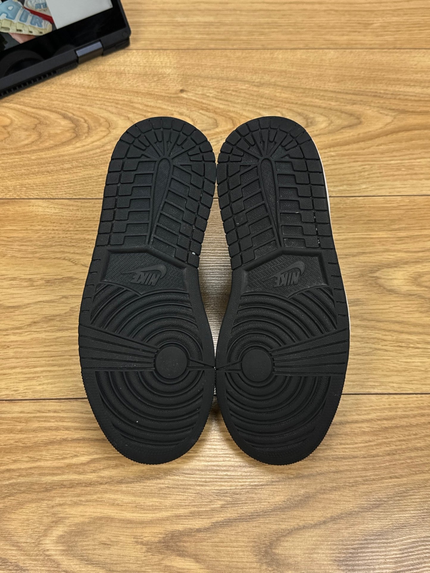 Nike Air Jordan 1 Mid (37.5)
