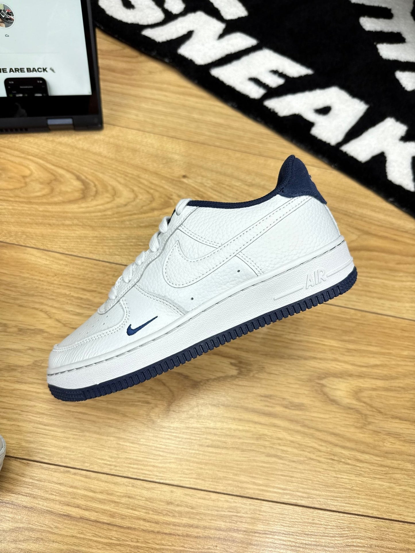 Nike Air Force 1 Low (37.5)