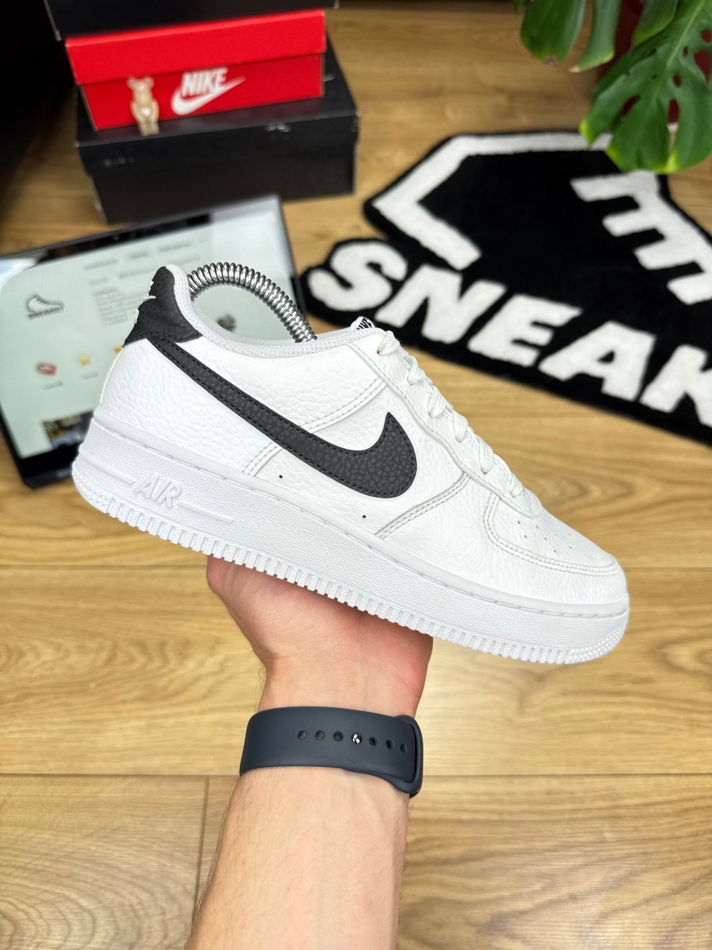 Nike Air Force 1 Low (37.5)