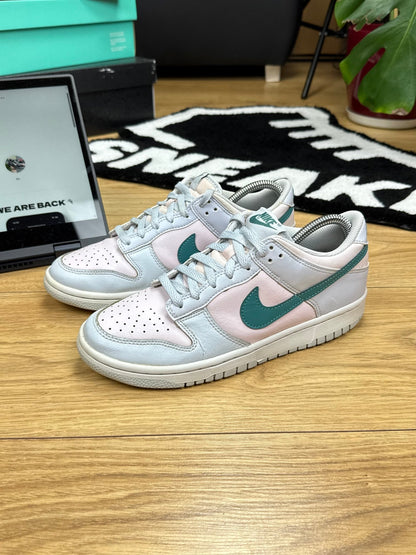 Nike Dunk Low (40)