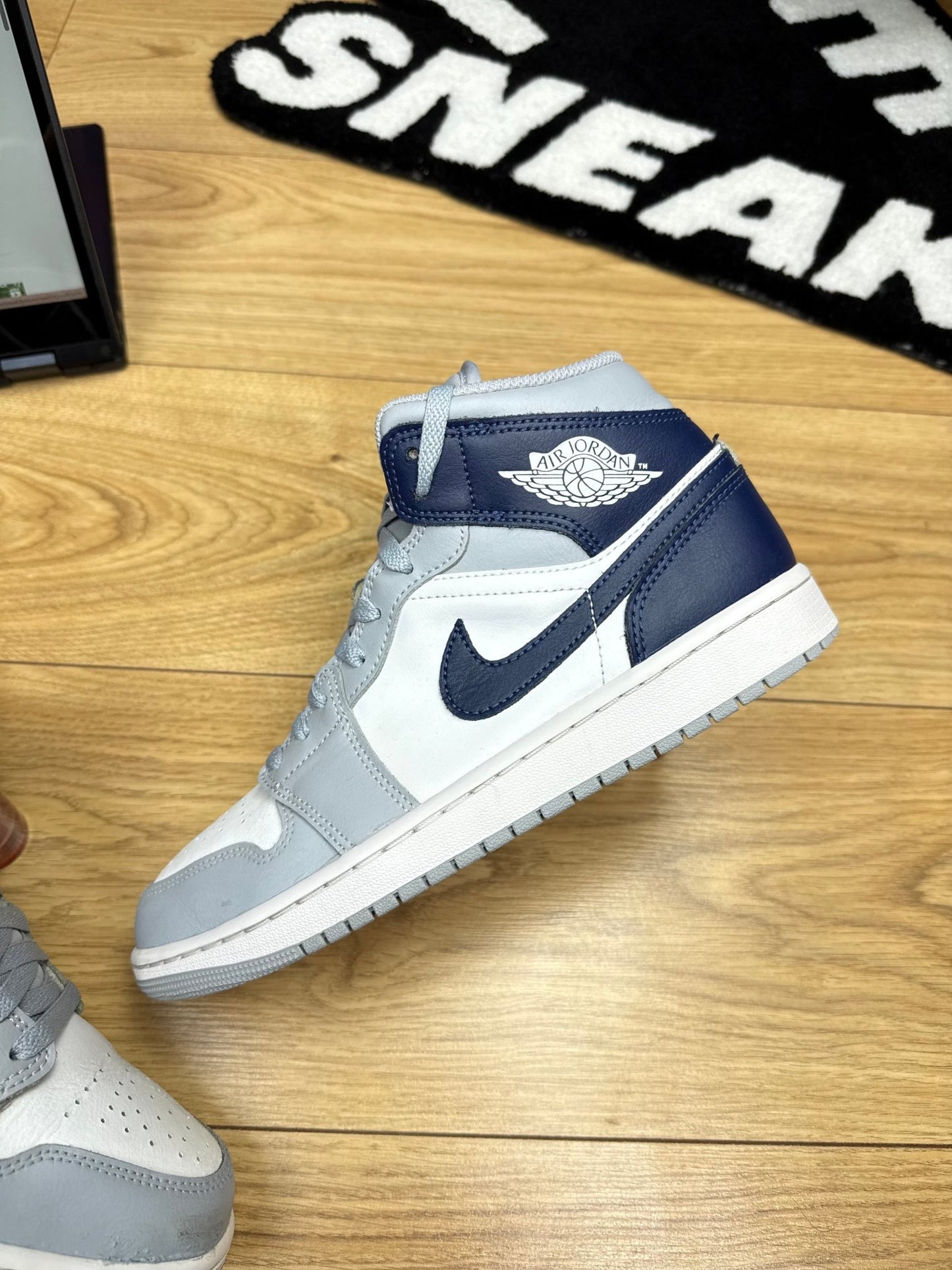 Nike Air Jordan 1 Mid (42.5)