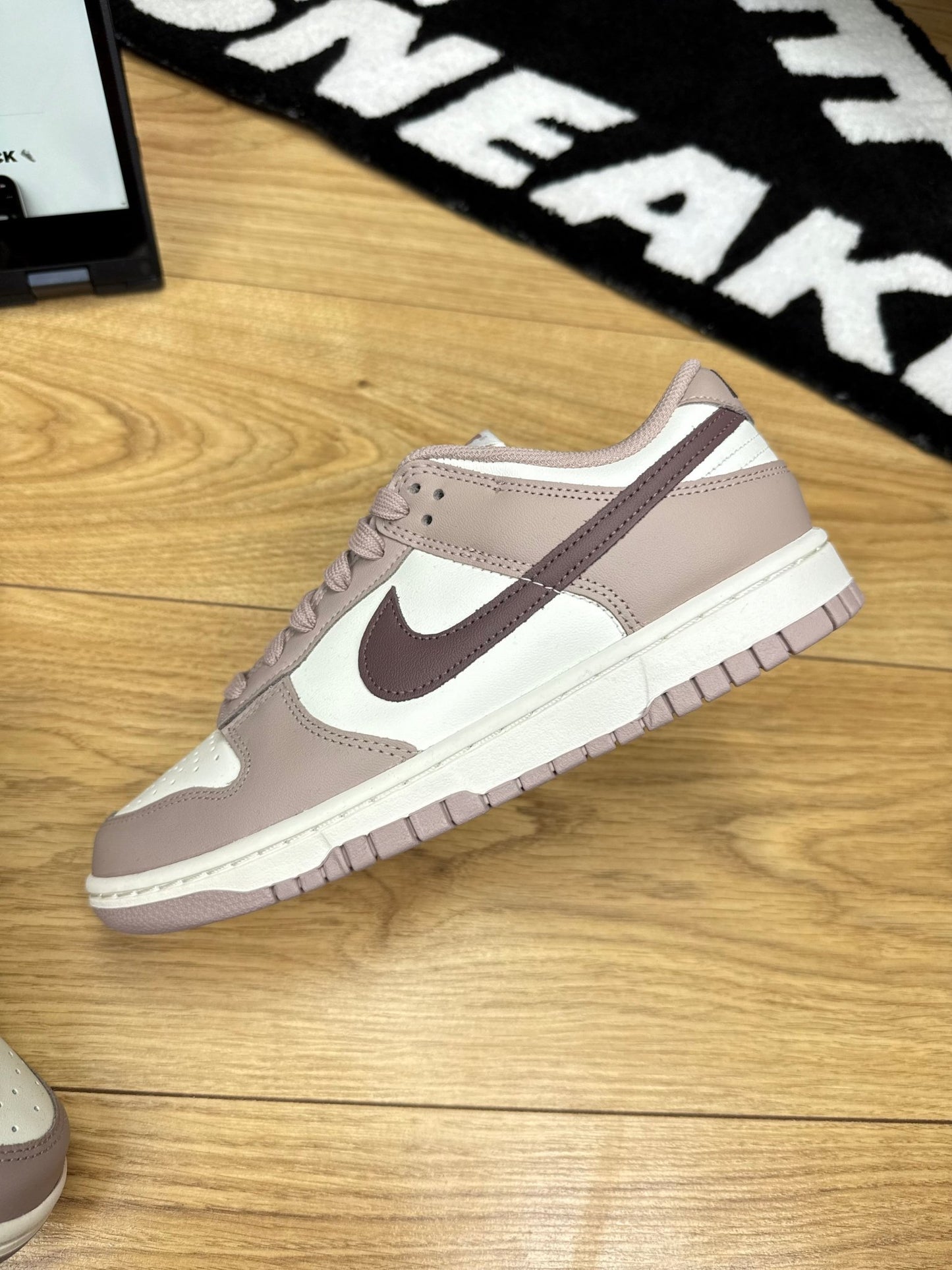 Nike Dunk Low (40)