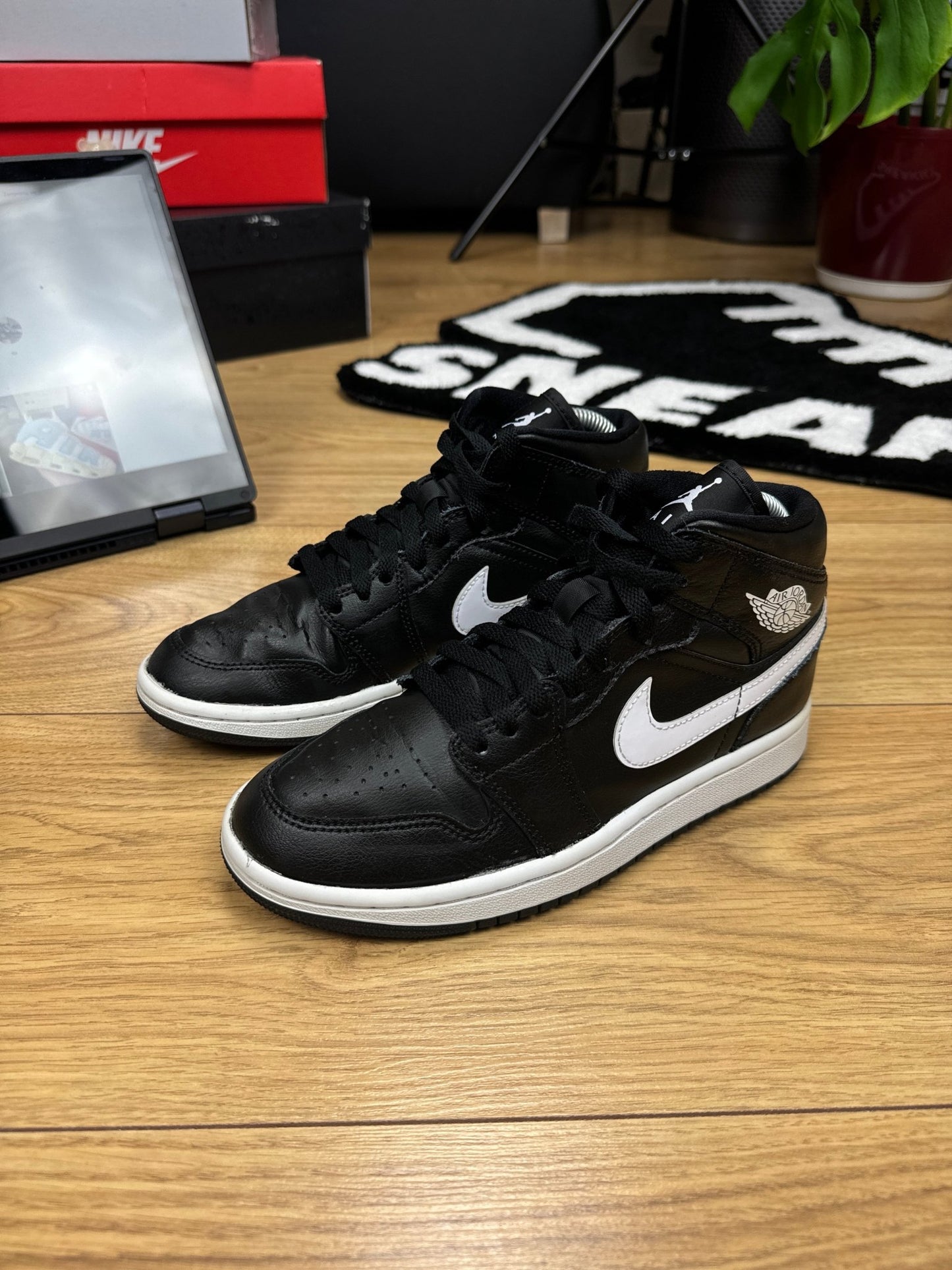 Nike Air Jordan 1 Mid (37.5)