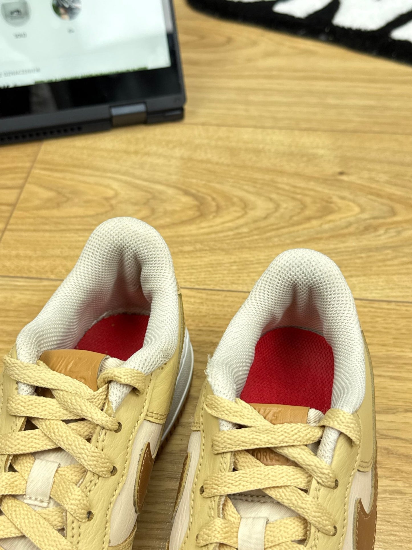 Nike Air Force 1 Low (37.5)