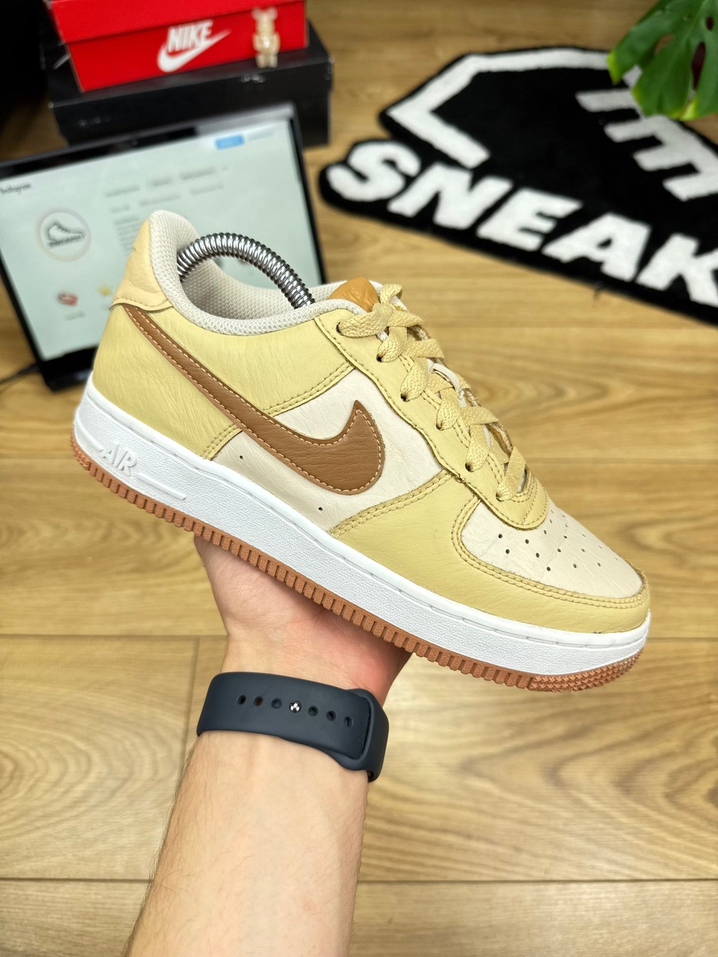 Nike Air Force 1 Low (37.5)