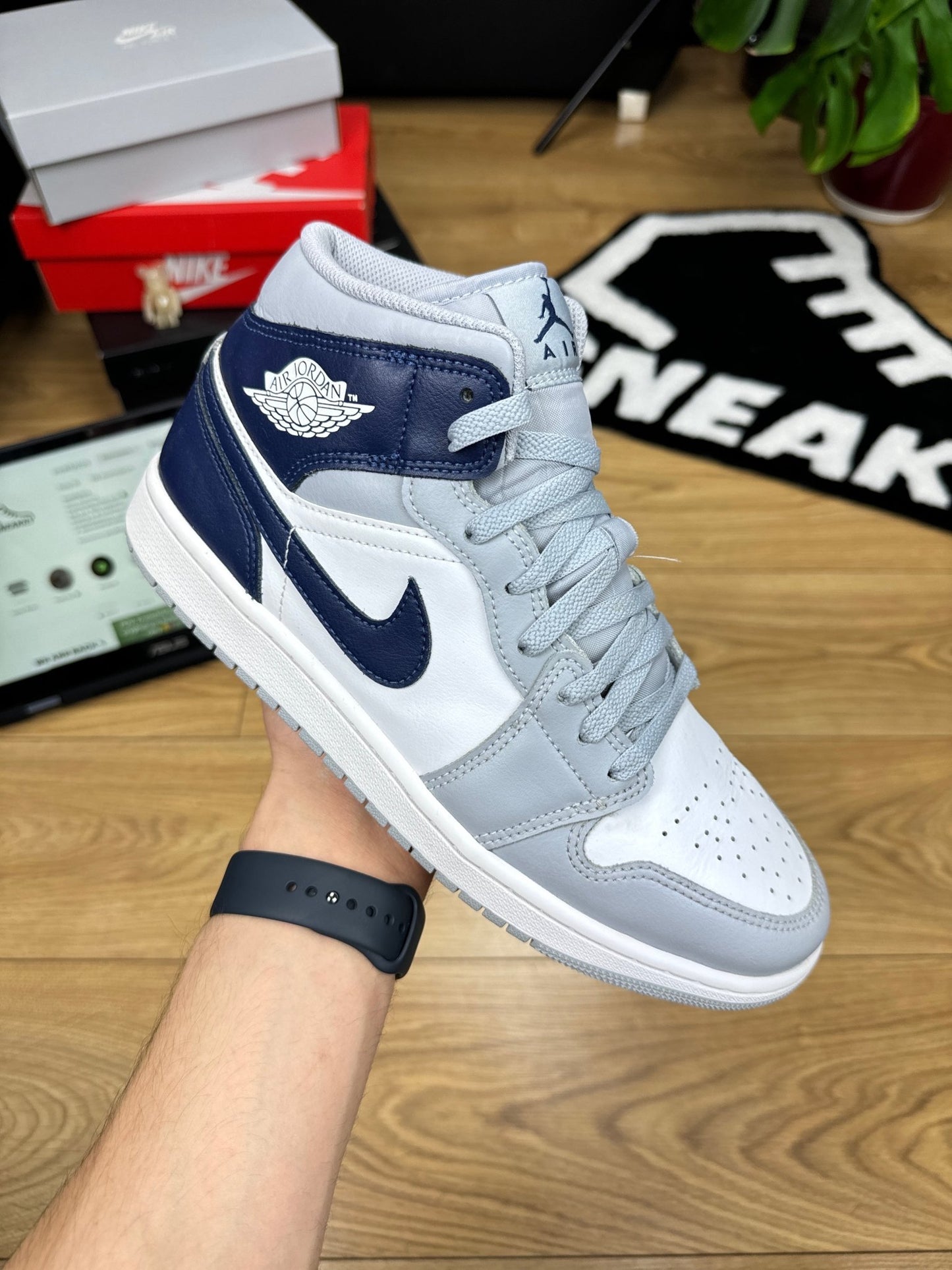 Nike Air Jordan 1 Mid (44)
