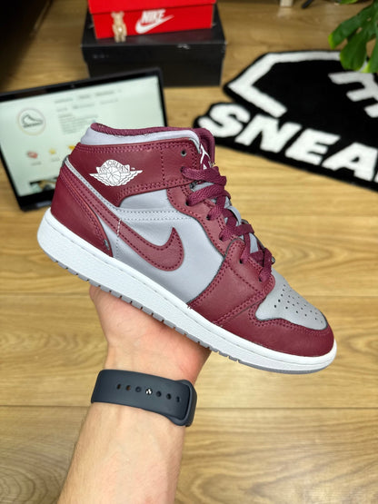 Nike Air Jordan 1 Mid (36.5)