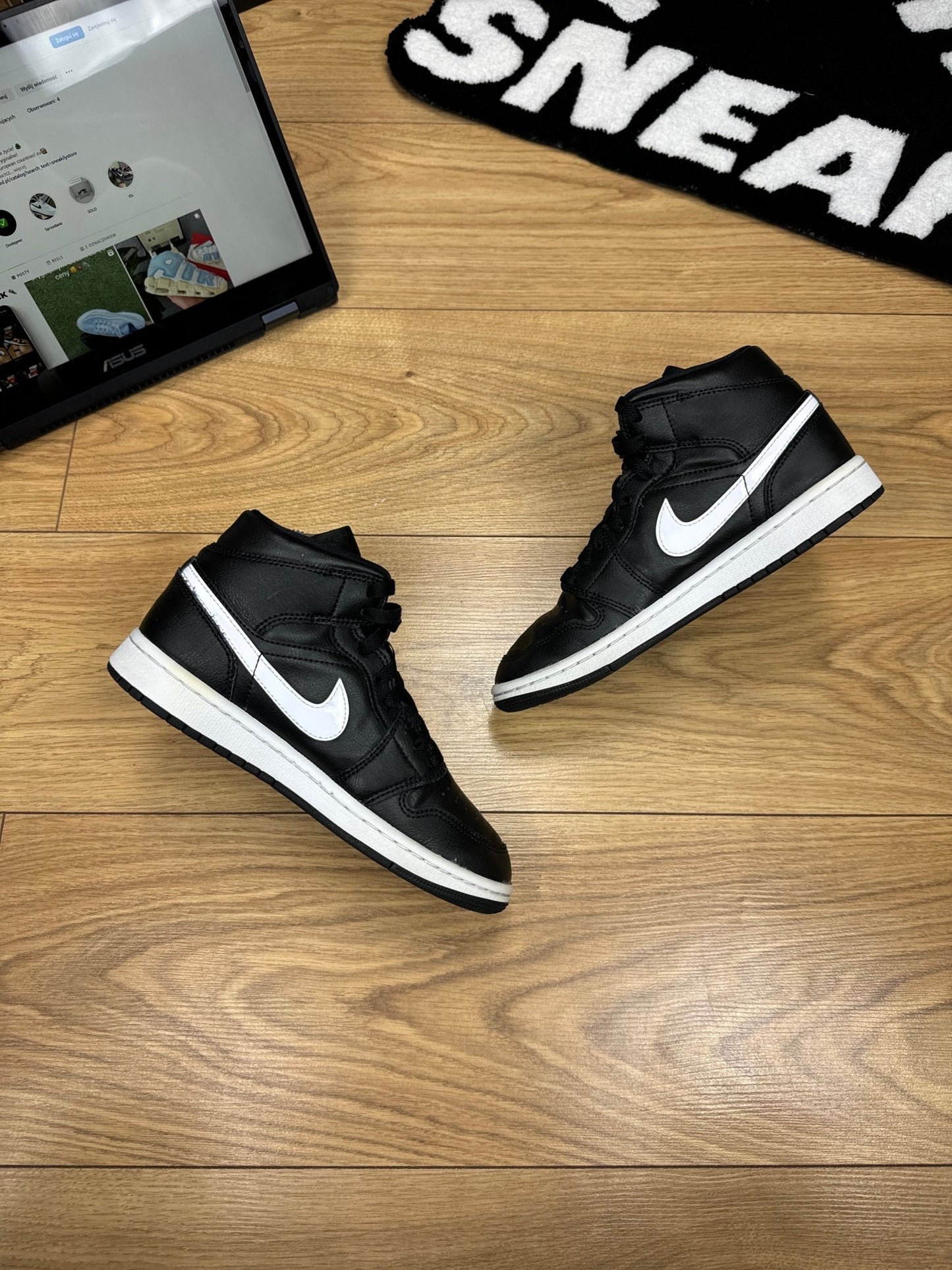 Nike Air Jordan 1 Mid (37.5)