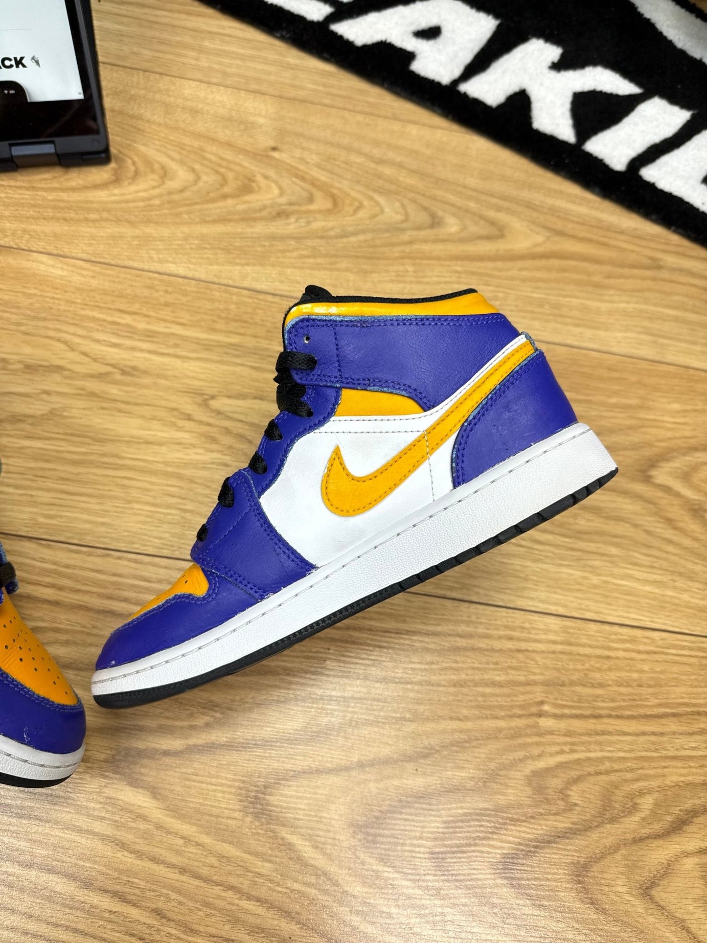 Nike Air Jordan 1 Mid (38)