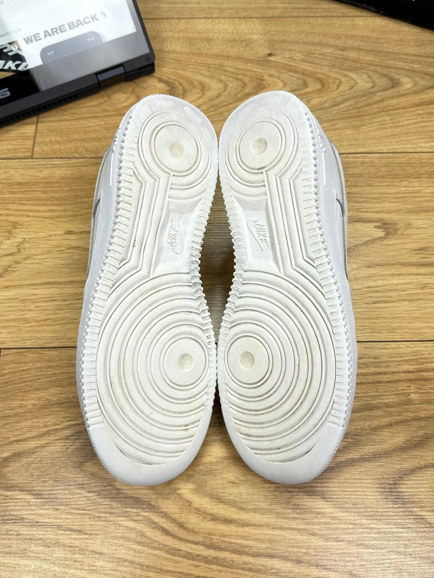 Nike Air Force 1 Low (40)