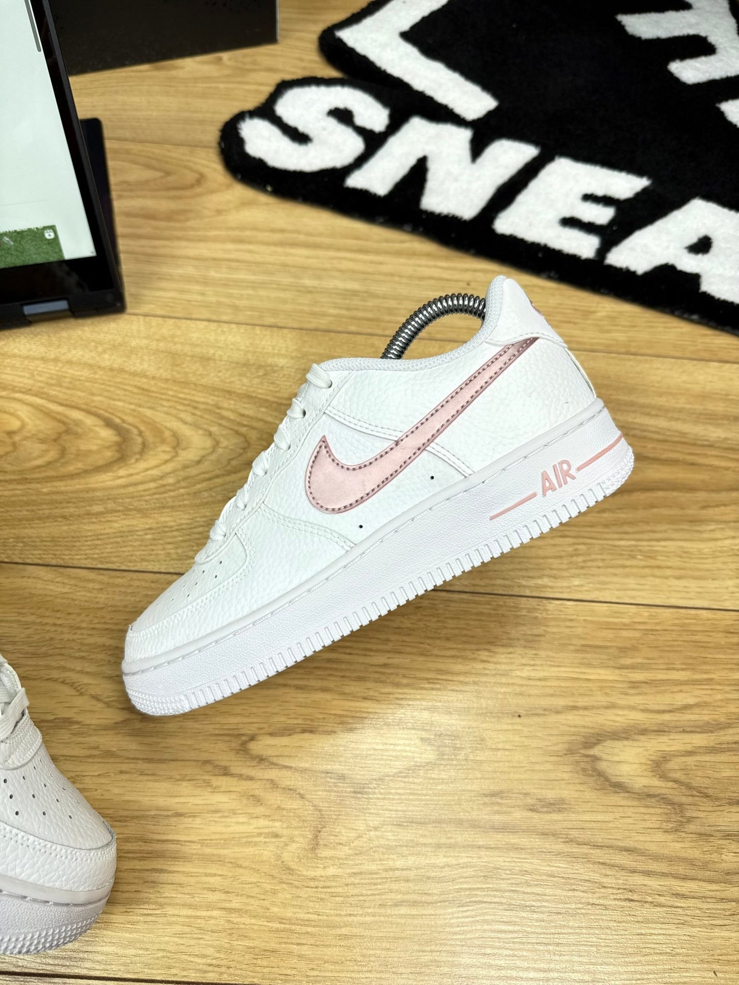 Nike Air Force 1 Low (37.5)